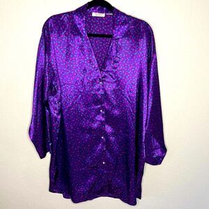 Victoria’s Secret vintage satin sleep shirt 😴 med/large 😴 excellent cond